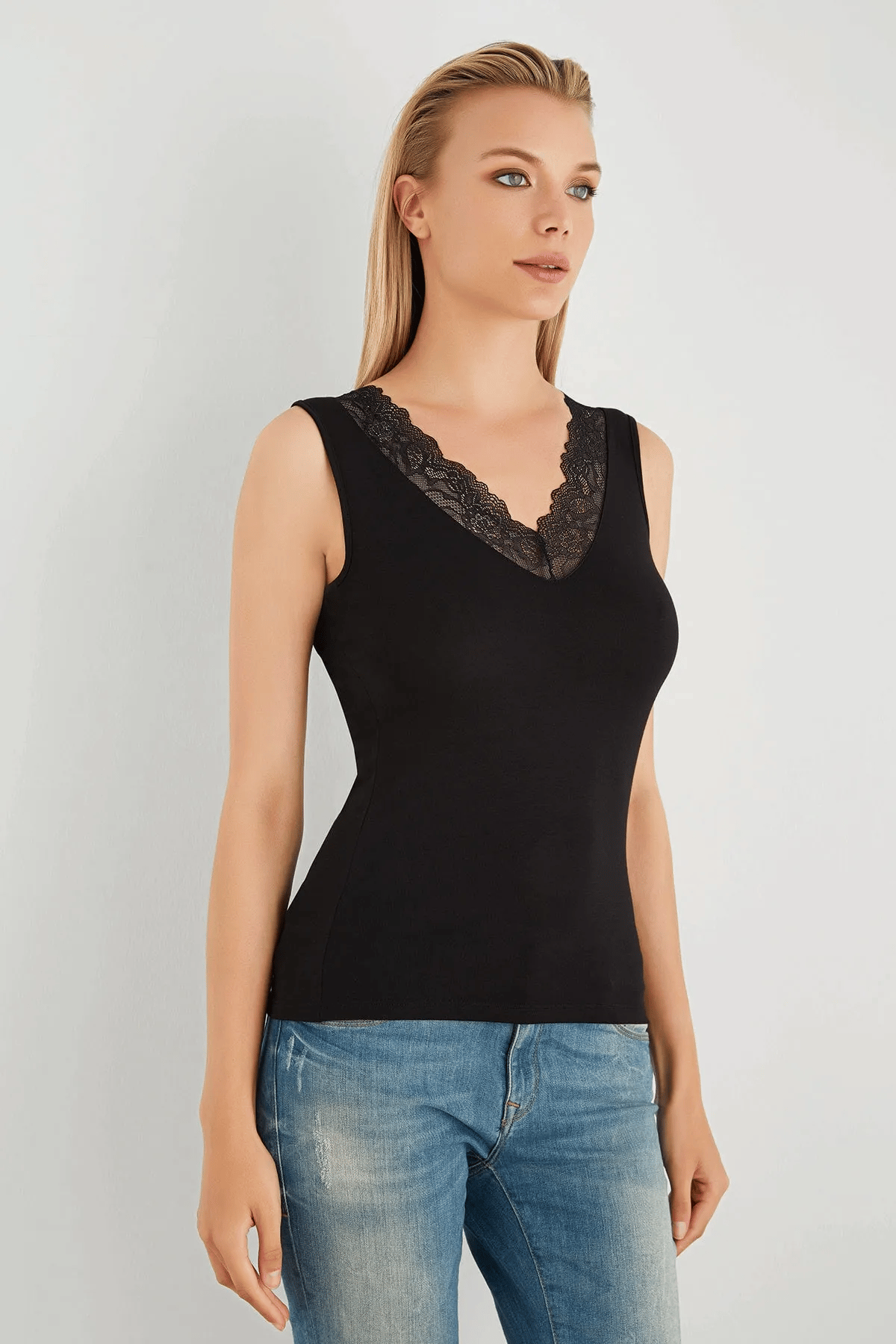 0011435_kadin-v-yaka-dantelli-o-kol-tisort.png Women's V-Neck Lace-Trimmed O Sleeve T-Shirt - Image 1